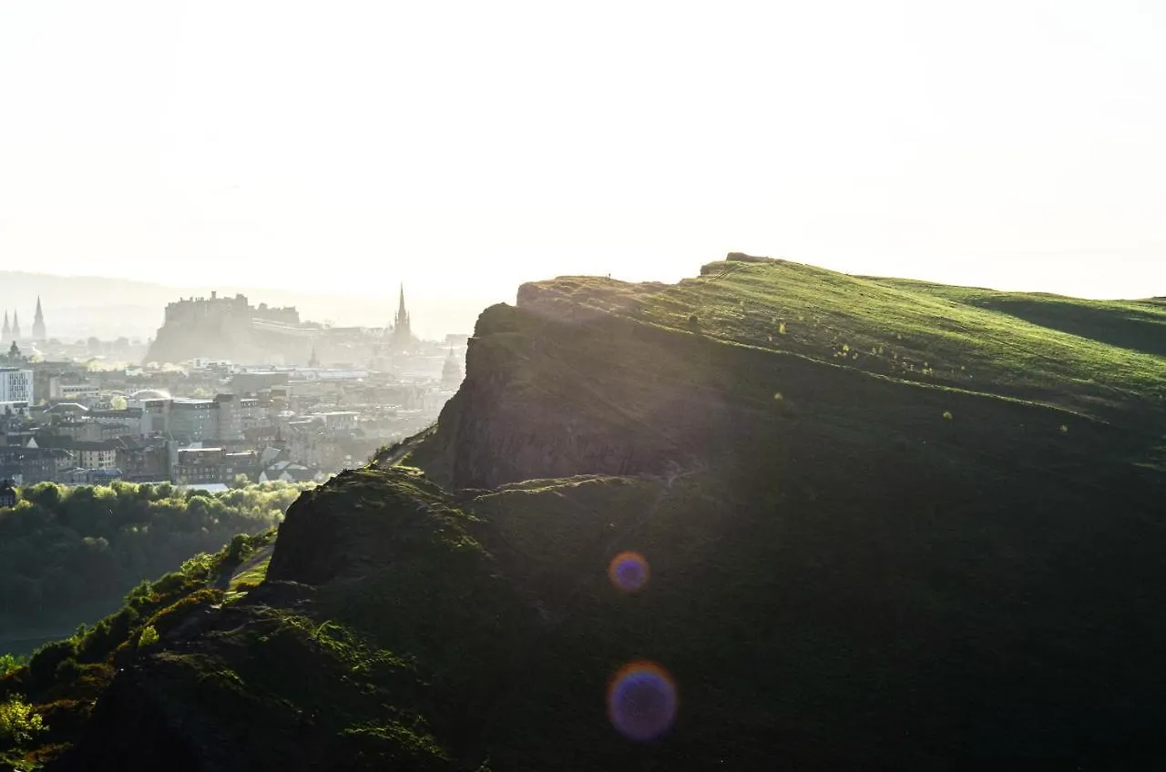 Pass The Keys Spacious 2-Br Flat For 4 In Morningside Edinburgh