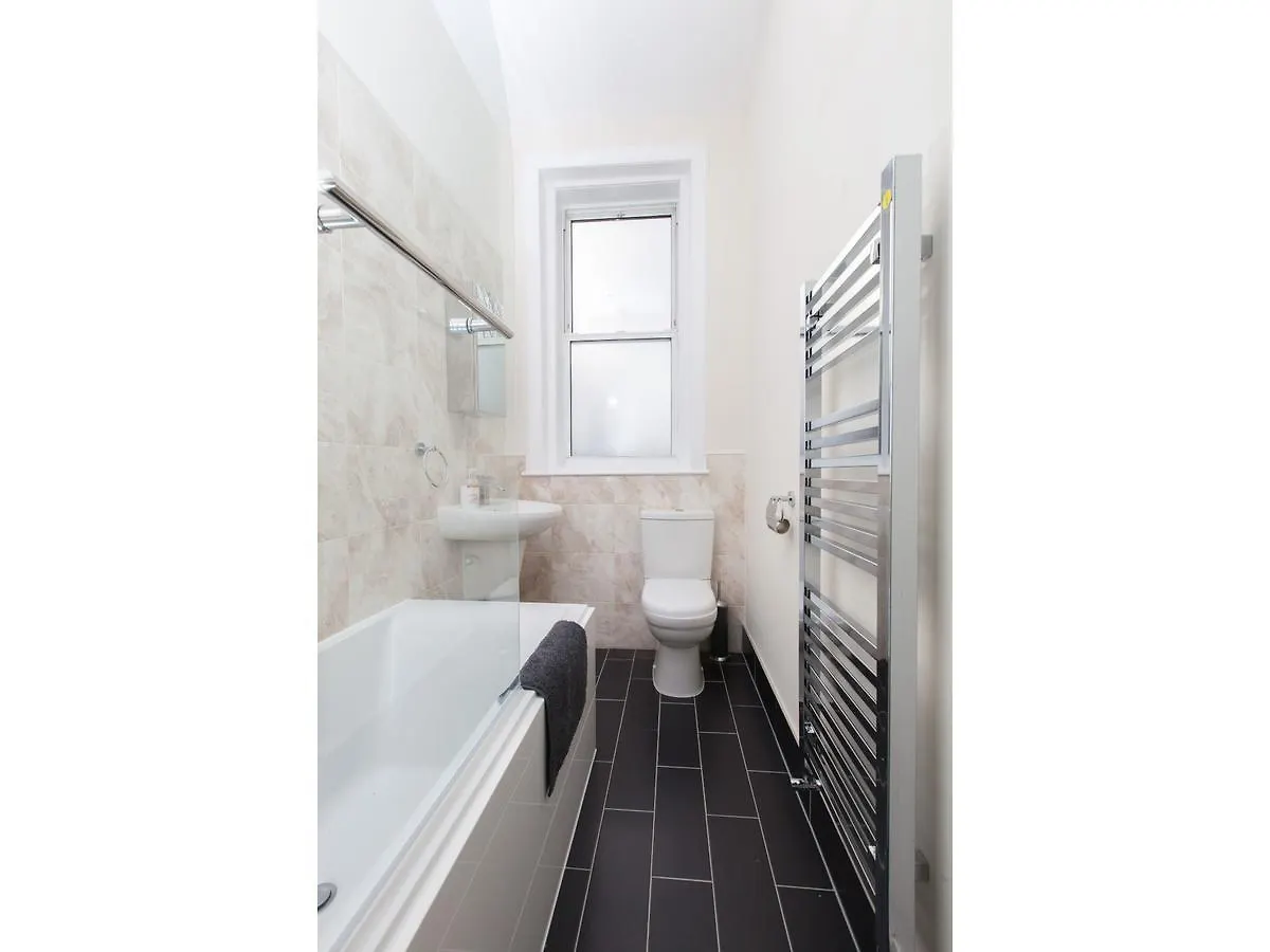 Pass The Keys Spacious 2-Br Flat For 4 In Morningside Edinburgh 0*,  United Kingdom